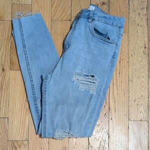 4/$20 Distressed Women's Jeans Size 9 *R25